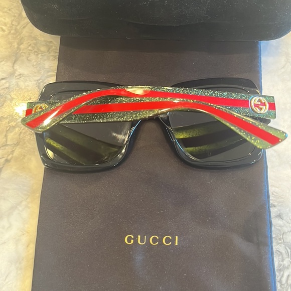 Gucci sunglasses with box and dust bag - Picture 2 of 8